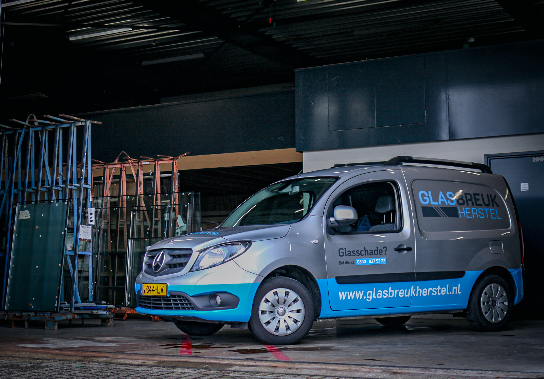 Hoofdkantoor met glas magazijn Glasbreuk Herstel®